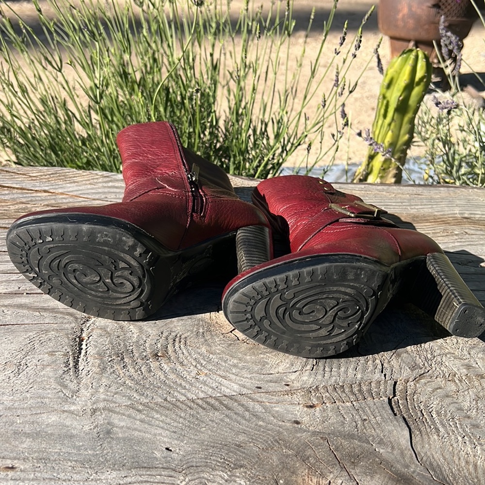 Clarks “Indigo” leather boots with heels.  Brass buckles woman’s size 6 - Picture 5 of 10